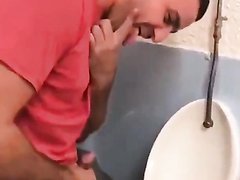 SHOWING OFF 4923 piss
