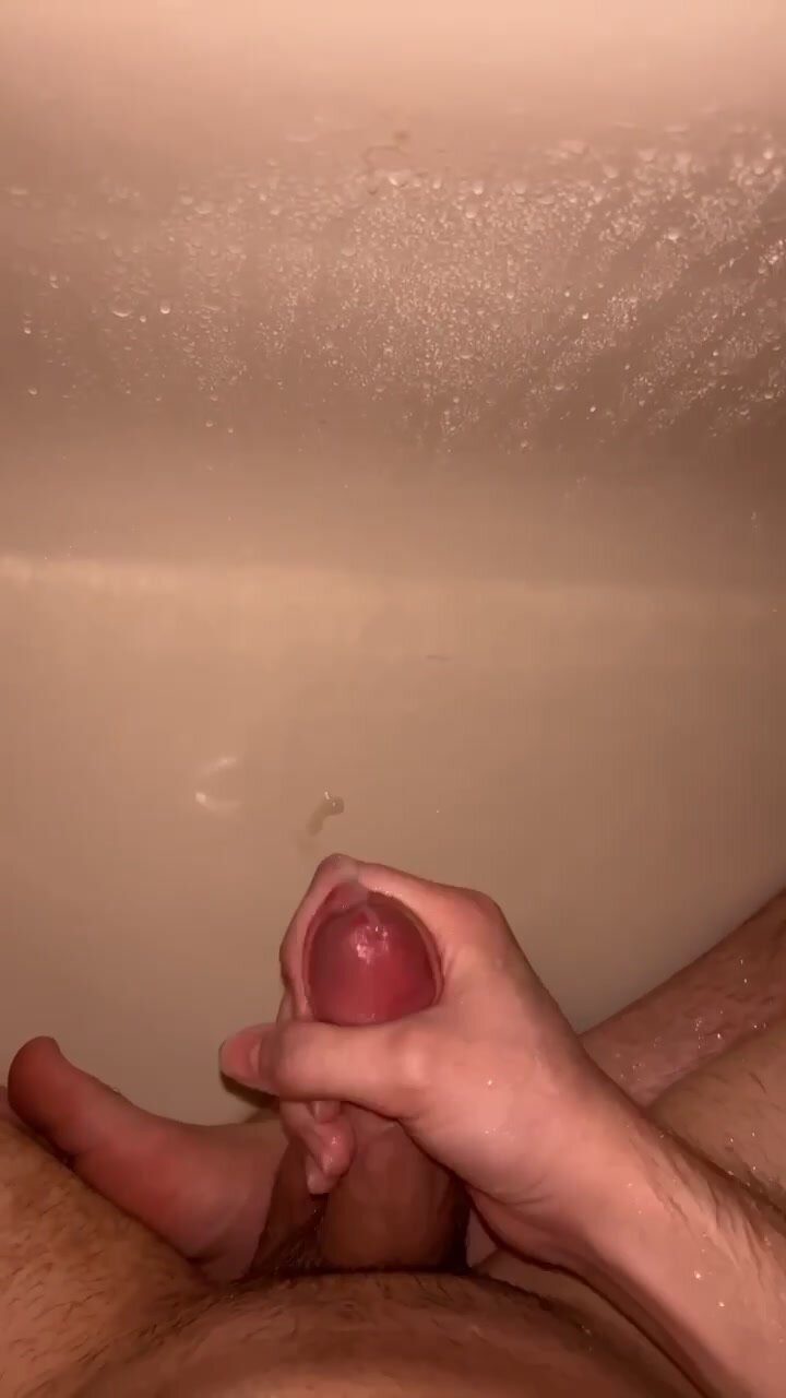 19 year old cums in tub