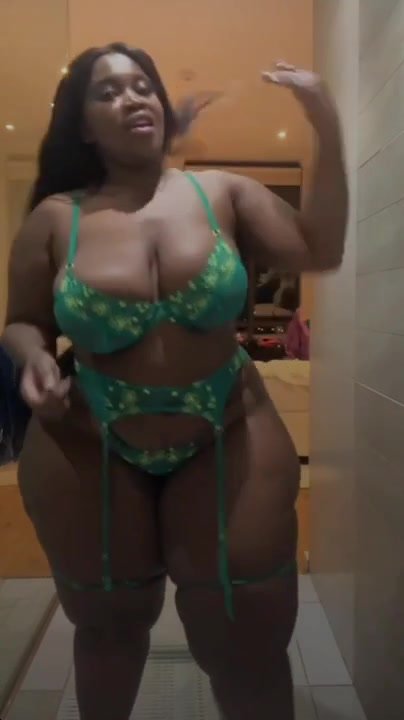 chubby with curvies shaking big thick ass