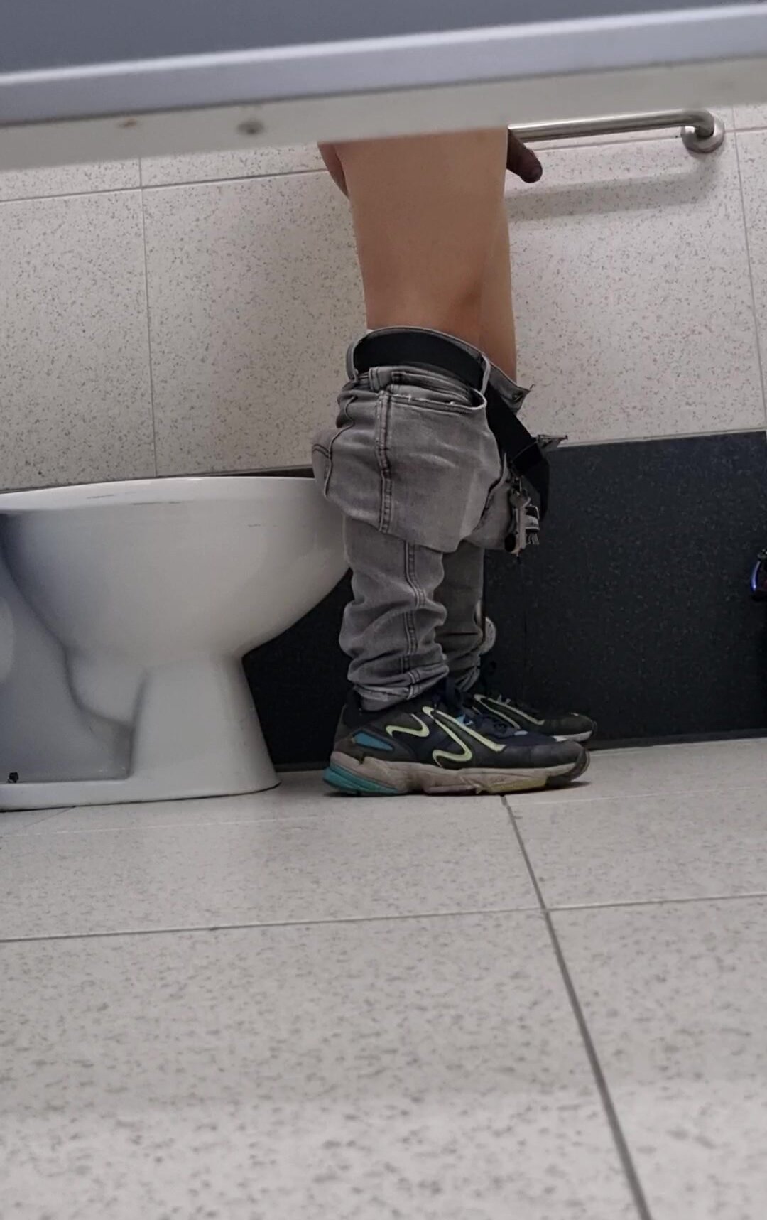 spycam in toilete 5,  amateur, guy - video 2