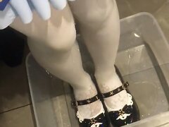 Girl pee in her white tights