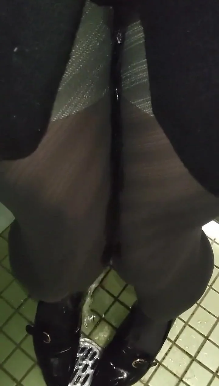 Asian girl pee in her apricot pantyhose - ThisVid.com