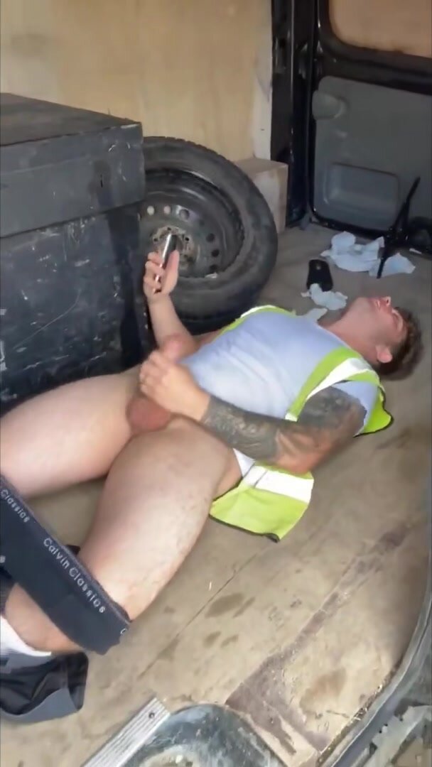 Straight Tradies Get Their Bits Out Compilation