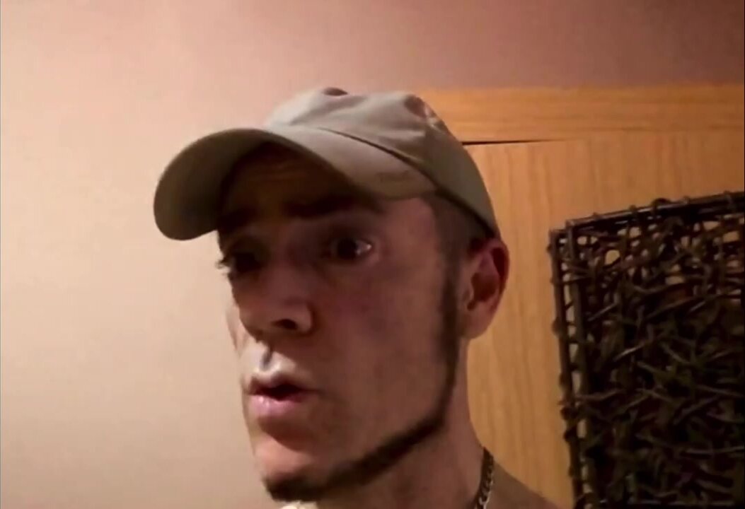 STUD CUMSHOTS ON FACE