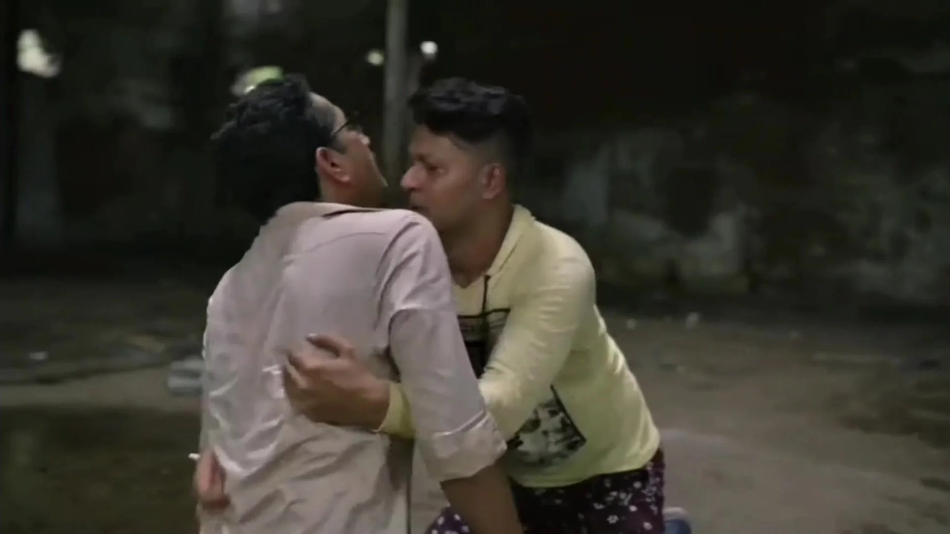 Gay kissing scene from a Bengal movie - ThisVid.com