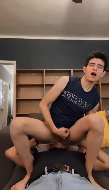 Teen likes that hiss ass is licked