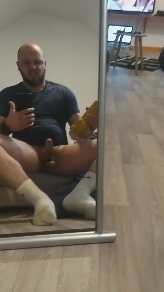 Pig grunting in front of mirror