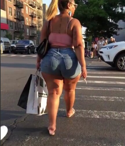 EPIC CHUNKY THICKNESS IN SHORTS CANDID CAPTURE