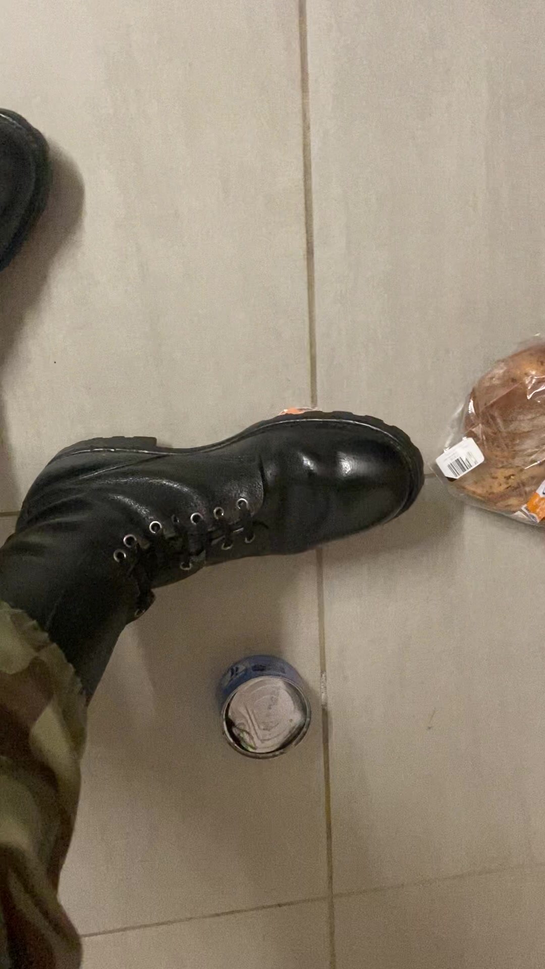 ARMY BOOTS CRUSH FOOD