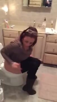 Woman caught pooping with ass shown