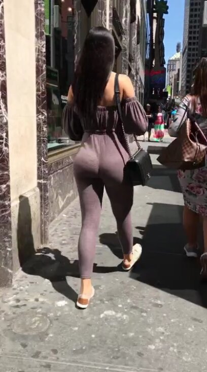 PERFECT SLIM THICK BIG ASS PAWG CANDID