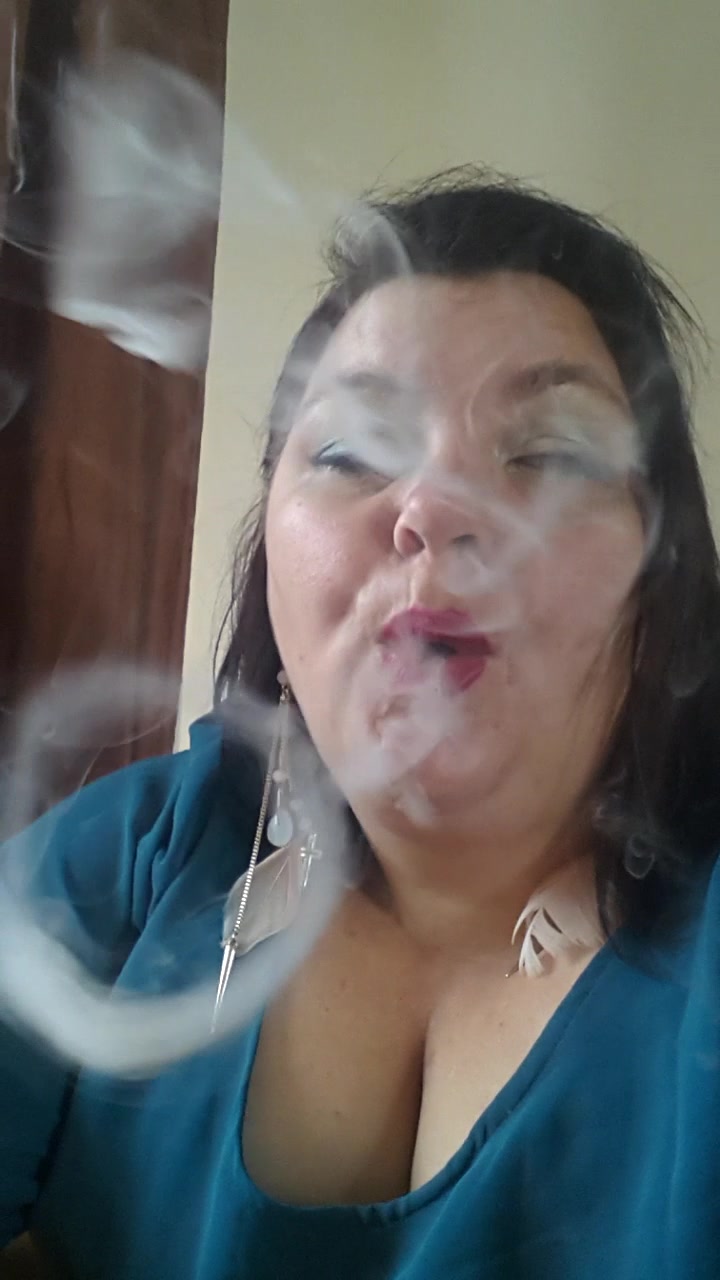 Bbw smoking - video 2