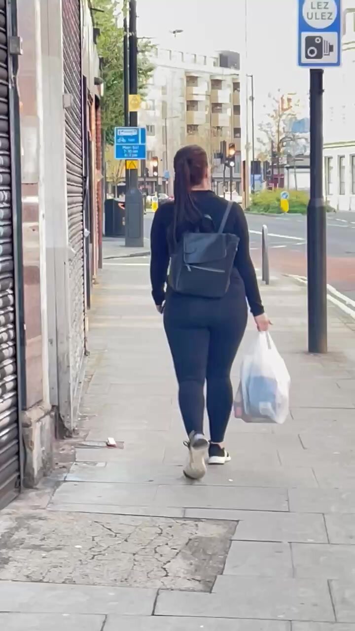 Juicy pawg ass in tight pants