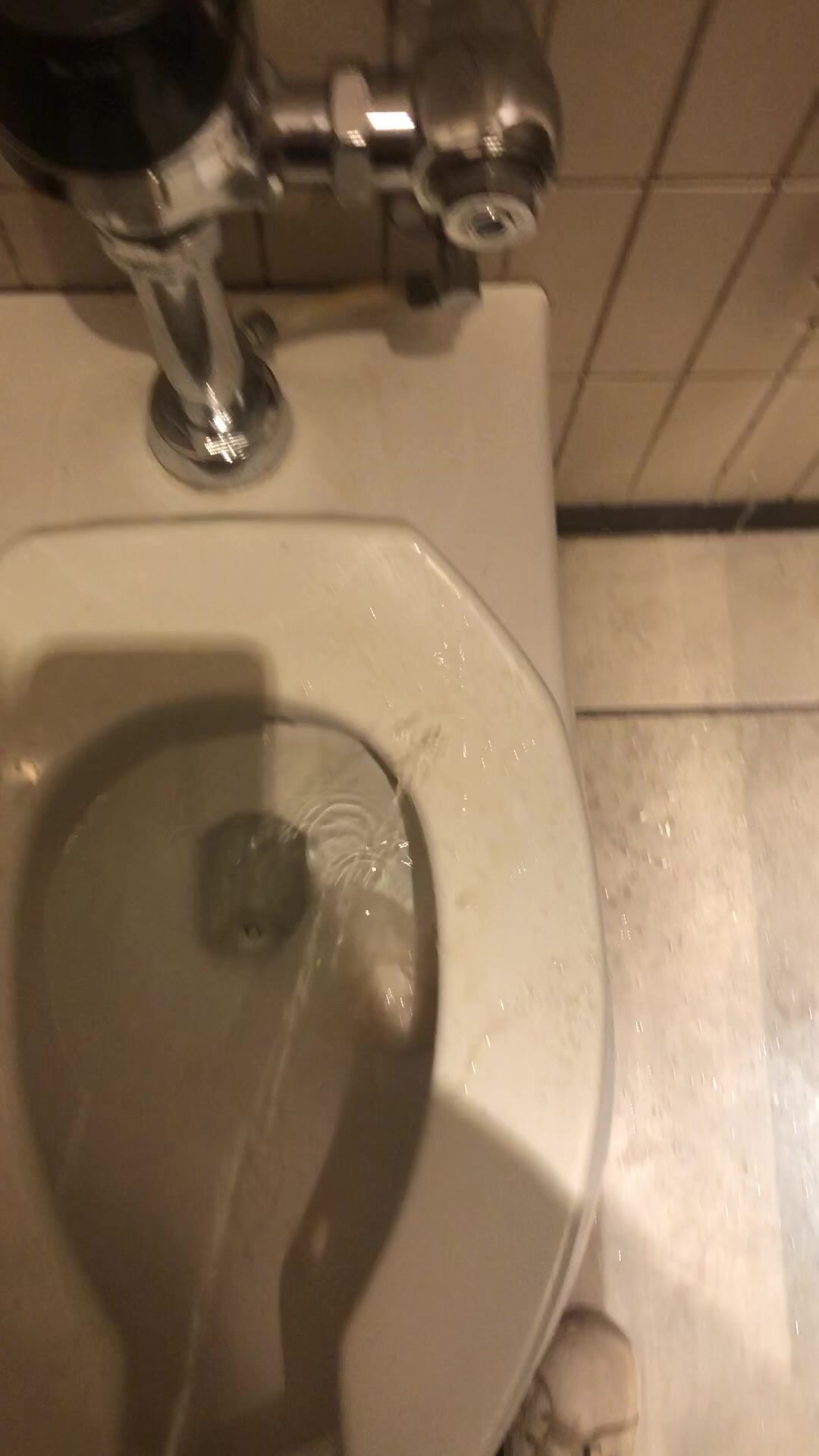 Pissmarking another mall toilet