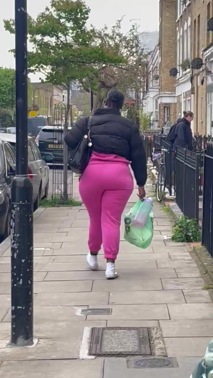 Big ebony bbw booty walking