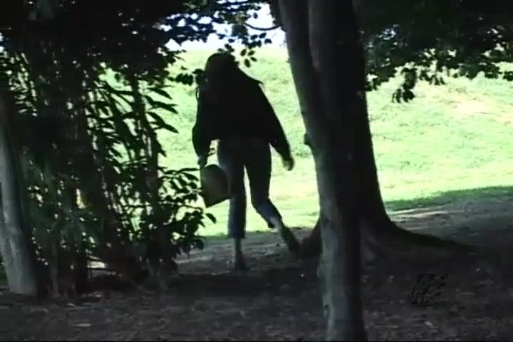 Pissing in public 2 - ThisVid.com