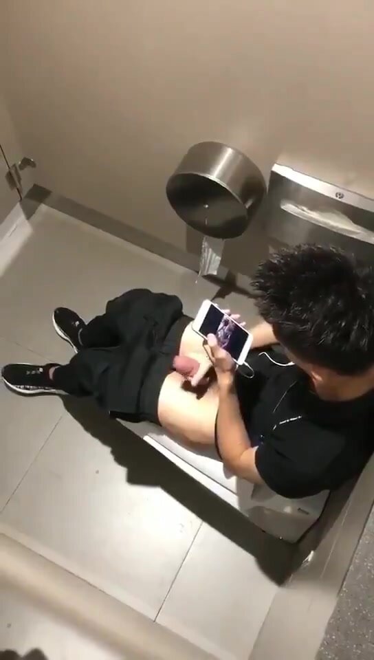 straight asian caught cumming in bathroom stall