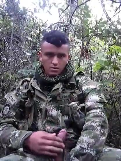 Hetero soldado colombiano engañado