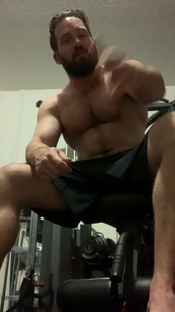 hot stud talks dirty after his work out