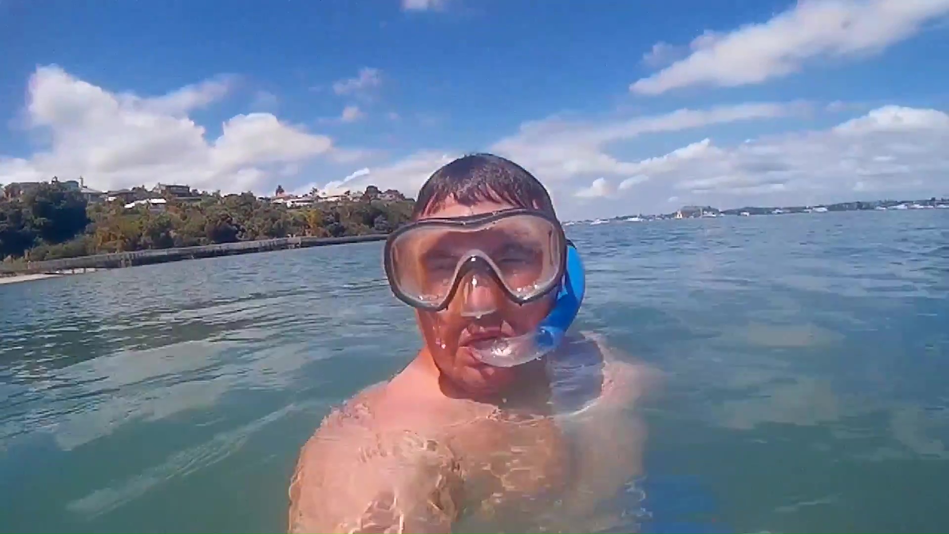 Beefy guy making snorkelling in the sea