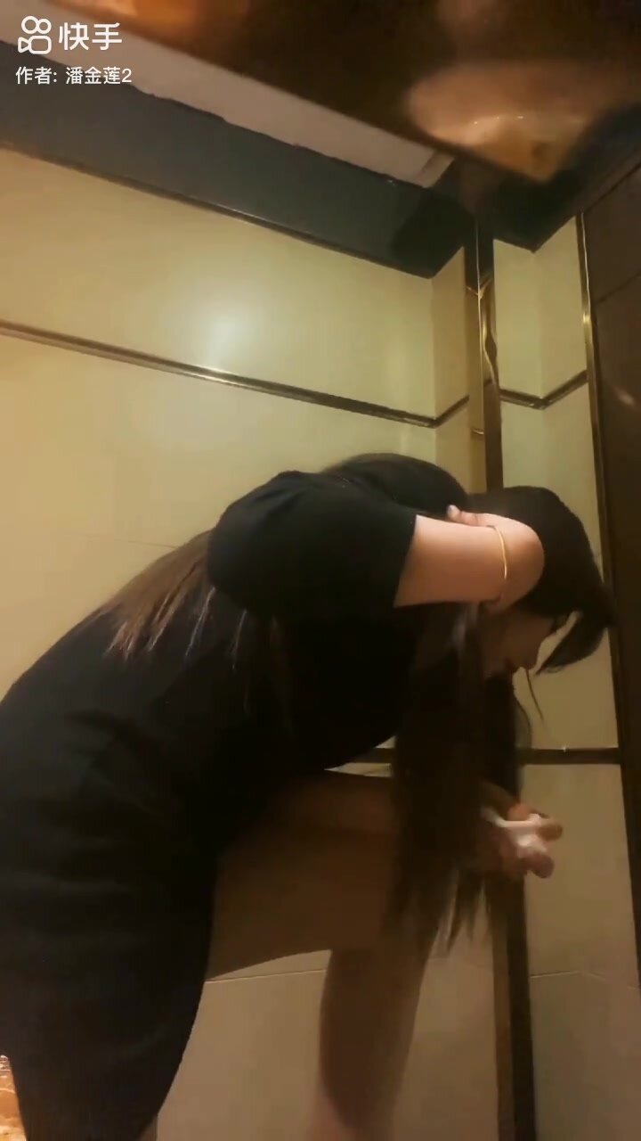 Drunk Chinese girl puke in the toilet