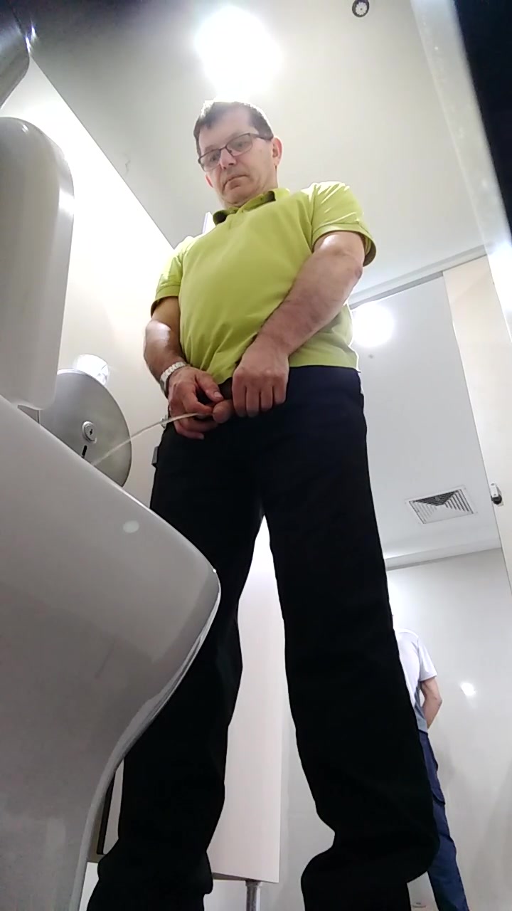 PISS SPY 96- Middle aged guy pissing