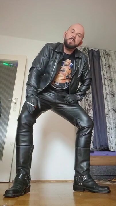Leather smoker - video 17
