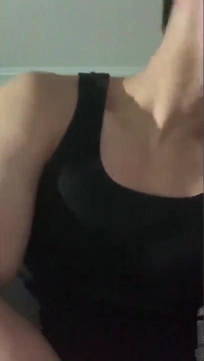 Handsome Korean Hunk Cam - Green Shorts/Black Top