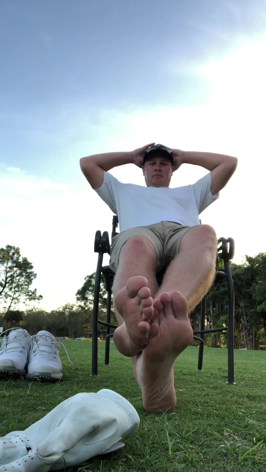 Straight Daddy Shows Off Big Meaty Feet Golfing W Buds - ThisVid.com