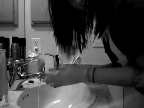 Emo girl pees (Old YT video)