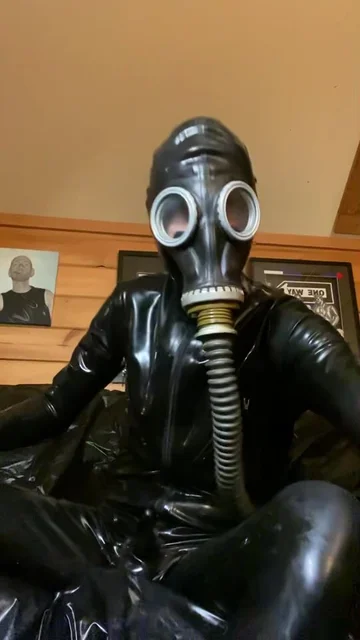 Gas Mask Latex Rubber Sex Swing - Gay rubber: rubber gas mask Popper - ThisVid.com