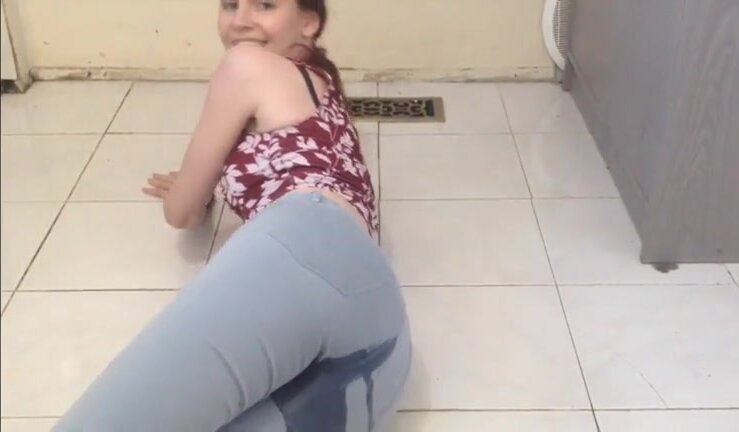 Quick Jeans Wetting - video 3