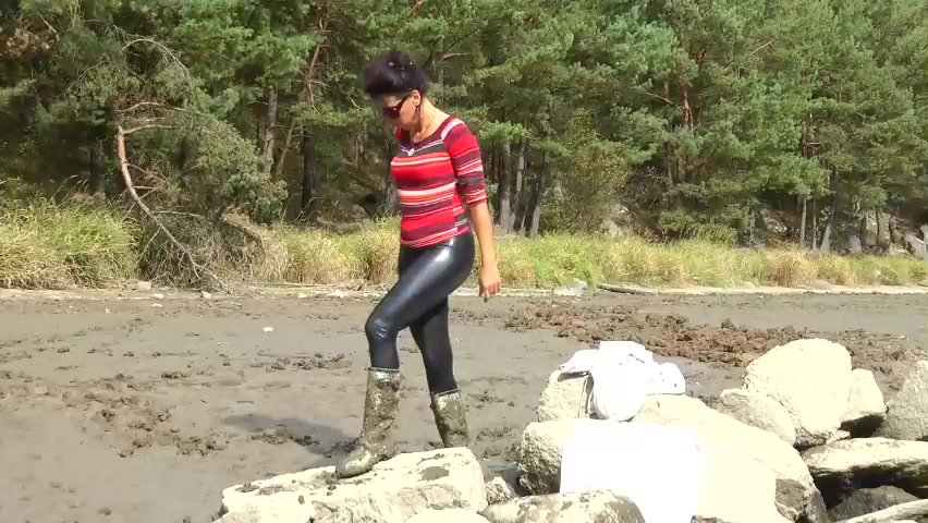Boots in mud - video 4