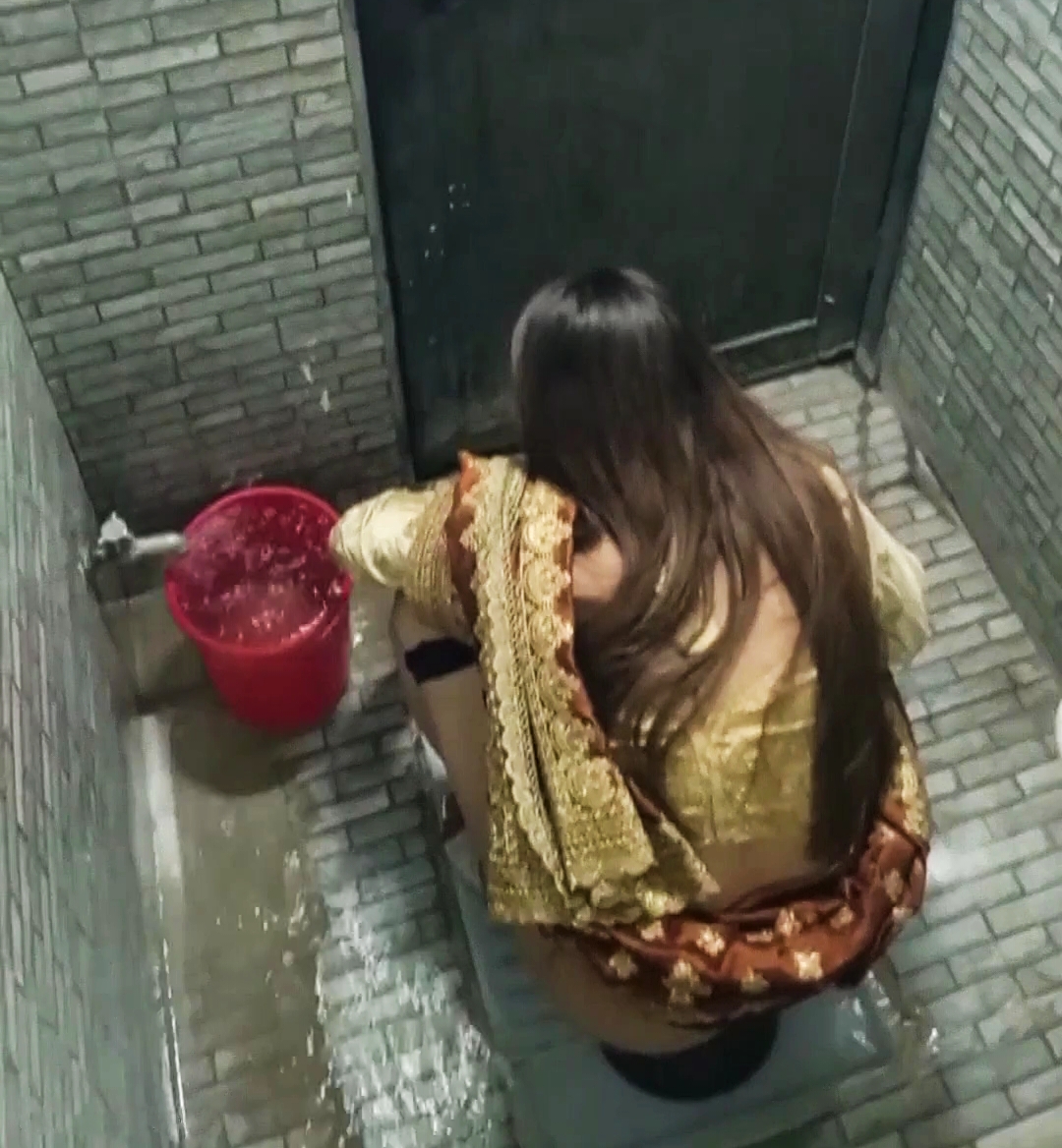 Indian aunty wedding shitting on toilet hidden captured