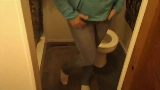 Wetting jeans in toilet