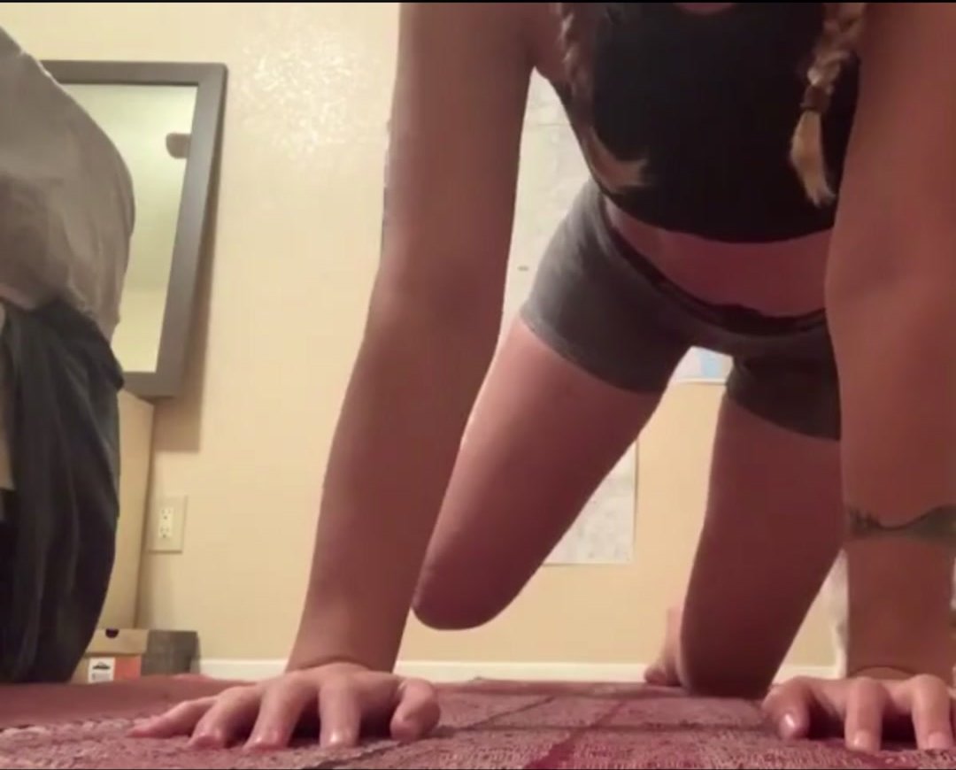 Girl farts - video 127