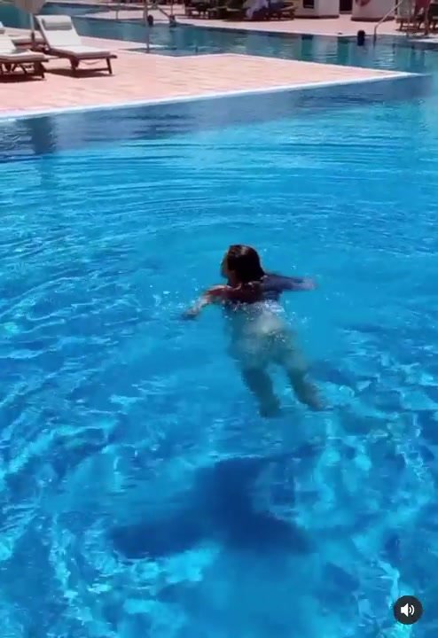 Quad Amputee Swimming - video 2