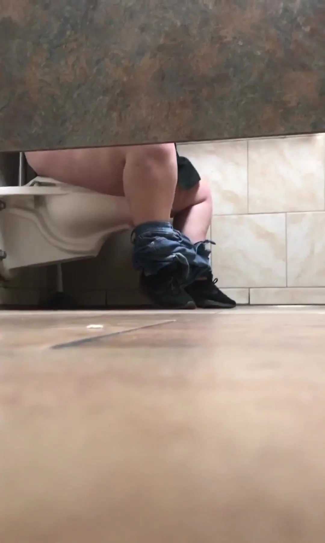 Understall Toilet Voyeur - video 2