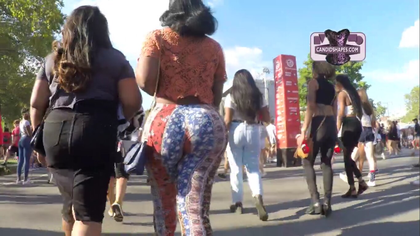 Candid jiggly booty