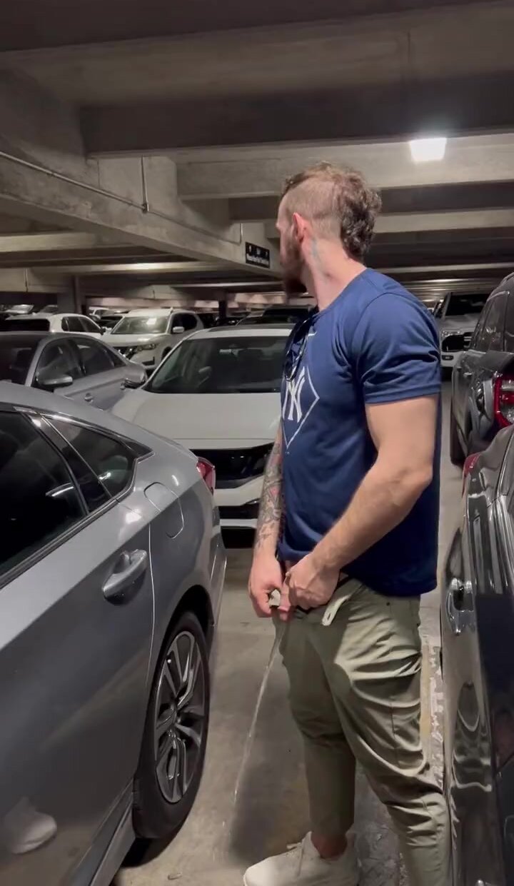 hot men take a piss in parking