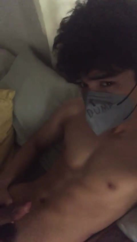 Gorgeous twink huge cumshot