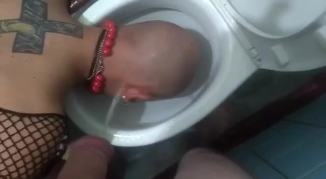Pissing the slave in the toilet