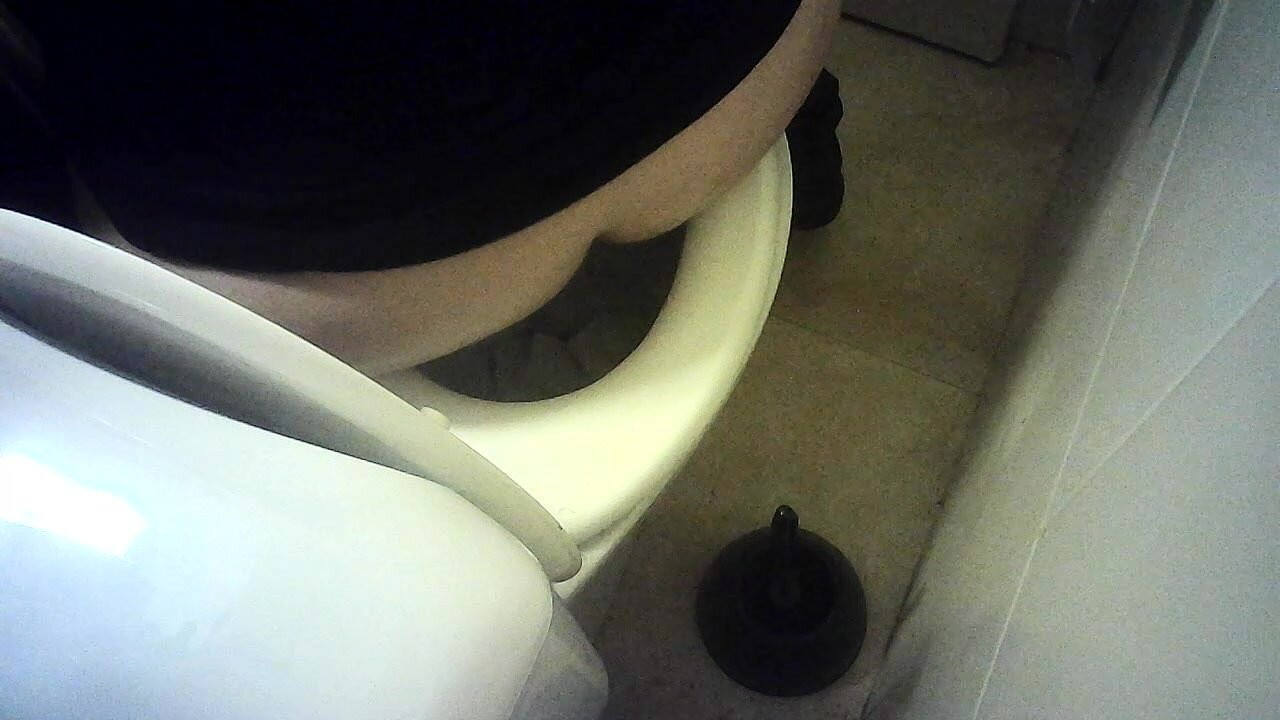My wife pooping some nuggets