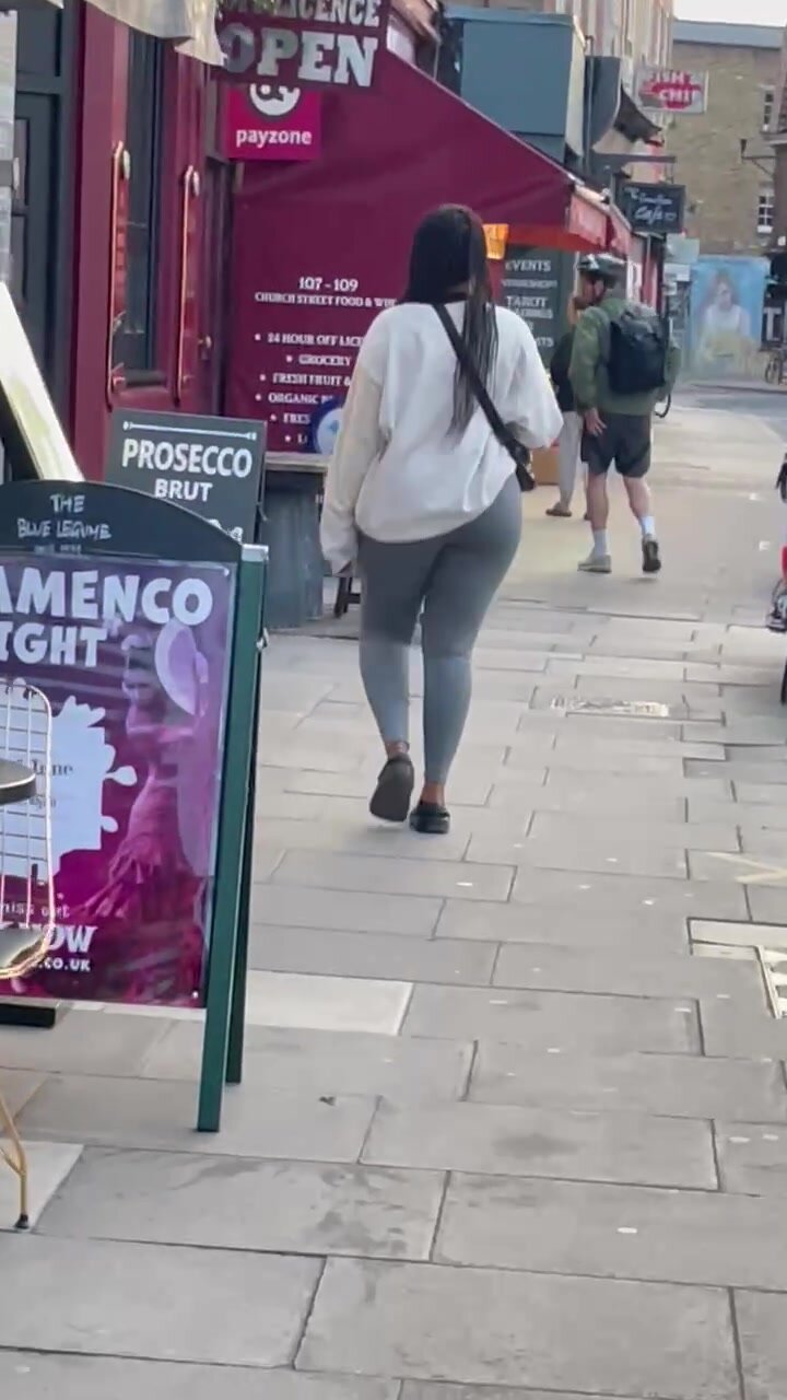 Thick ebony booty in public