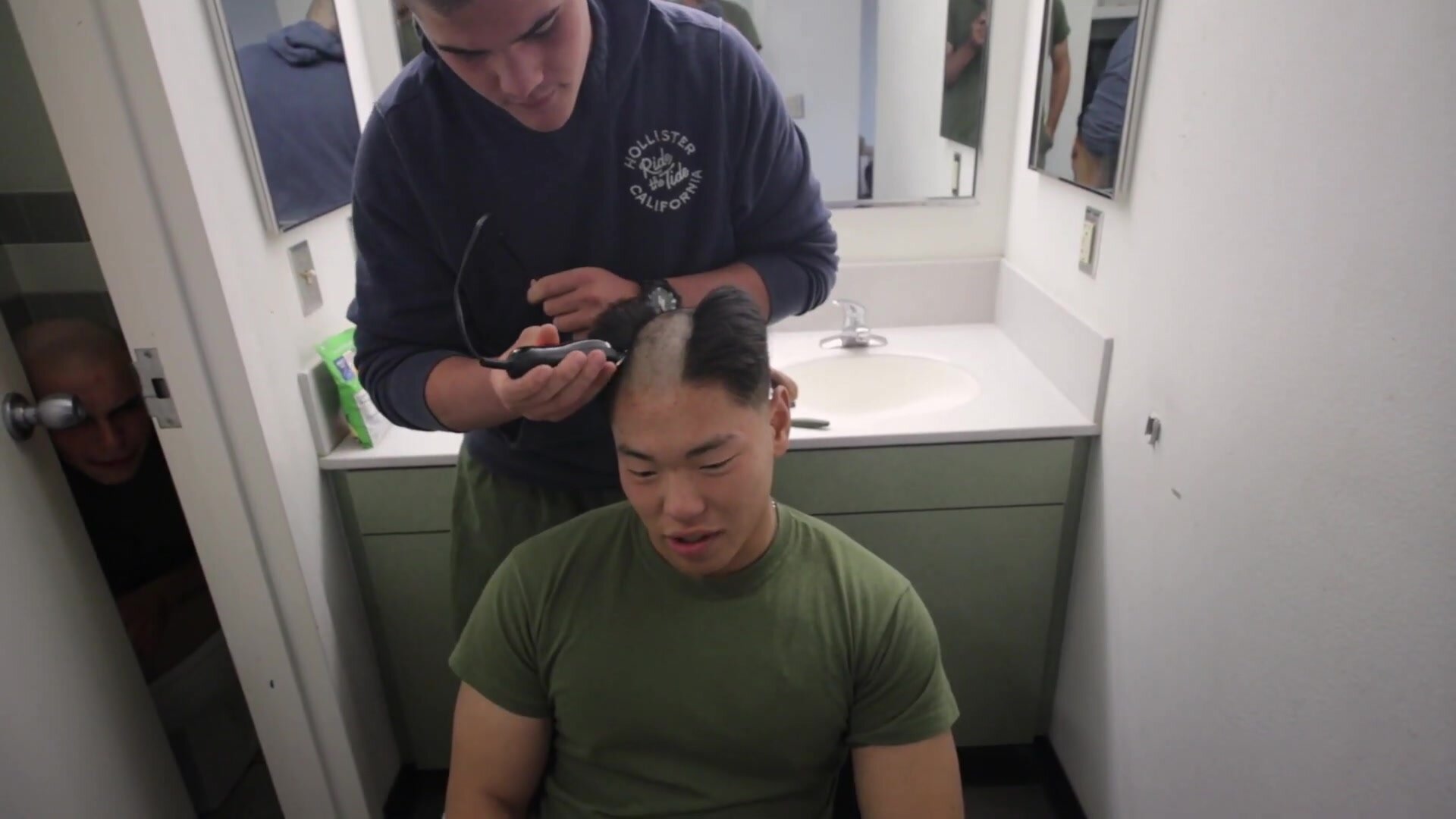 Asian Hunk Have Fun While Getting Head Shaved