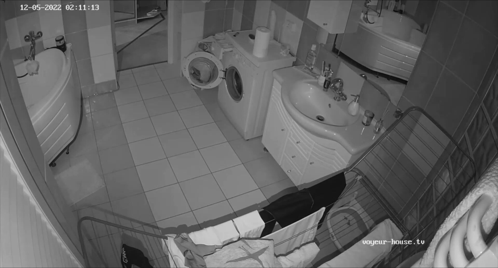 Woman pooping in Toilet 481
