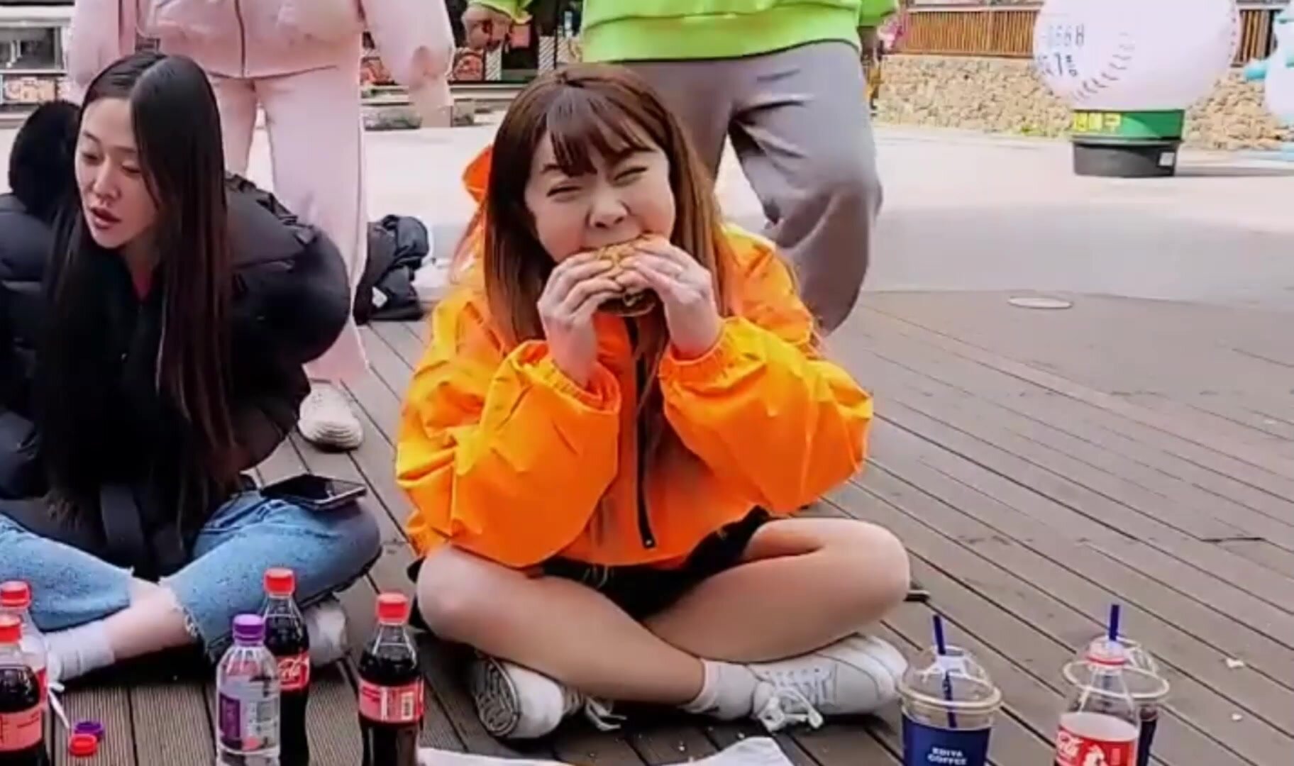 Cute Korean girl chomps down 2 burgers