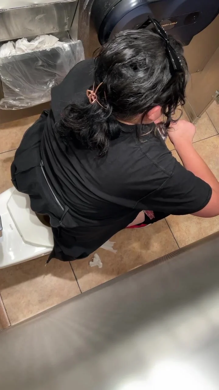 voyeur toilet peeing in louge hardcore