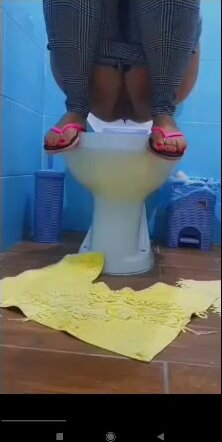 Pooping - video ...