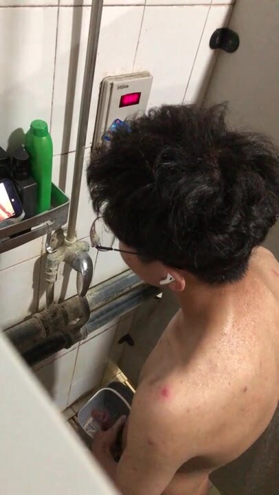 peek at the asian guy jerking in the toilet - video 4
